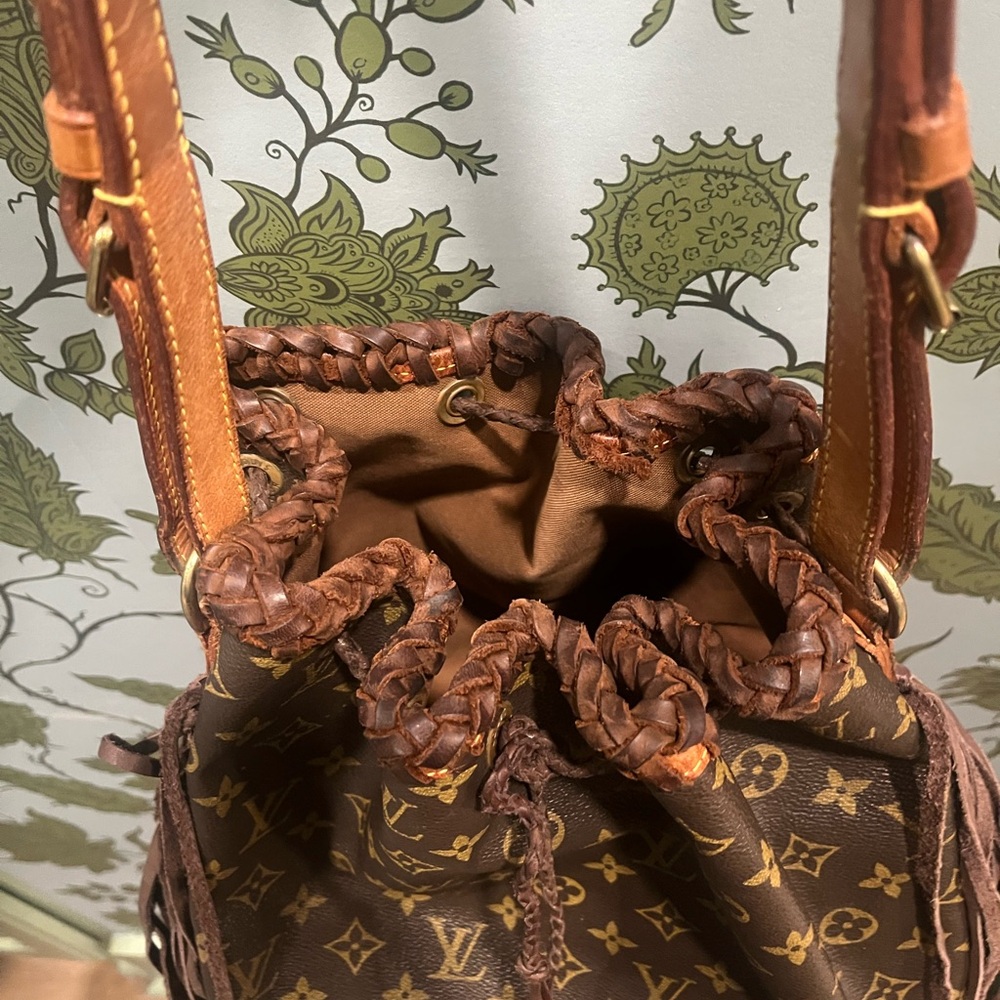 Louis Vuitton Brown Monogram Shoulder Bag NFR attire - Picture 5 of 9